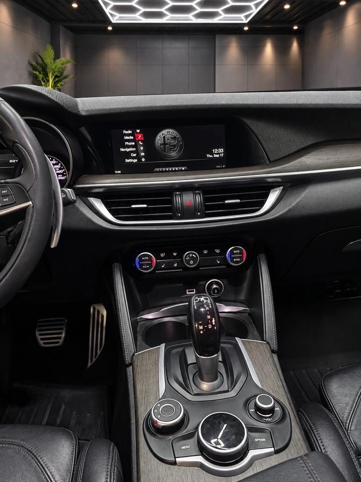 2018 Alfa Romeo Stelvio Q4 TI Sport AWD Photo