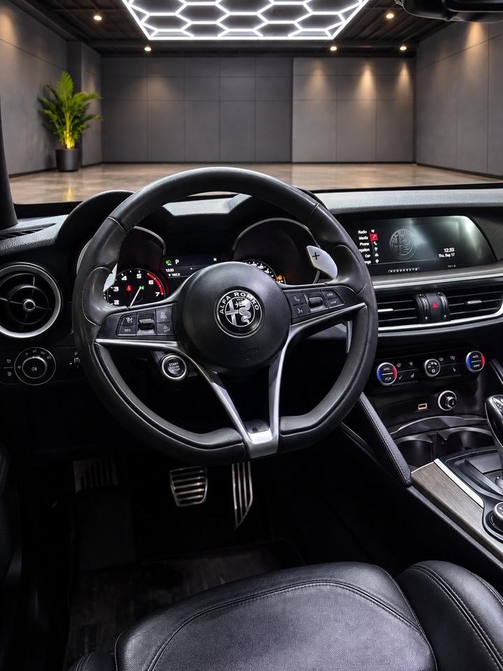 2018 Alfa Romeo Stelvio Q4 TI Sport AWD Photo