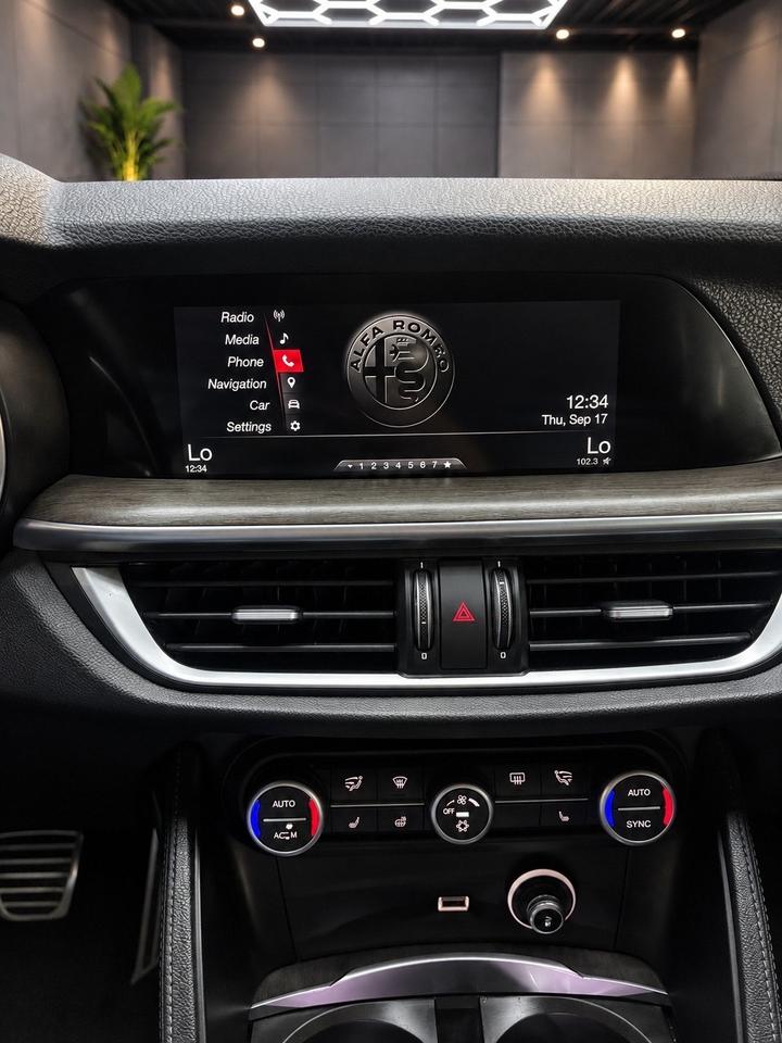 2018 Alfa Romeo Stelvio Q4 TI Sport AWD Photo