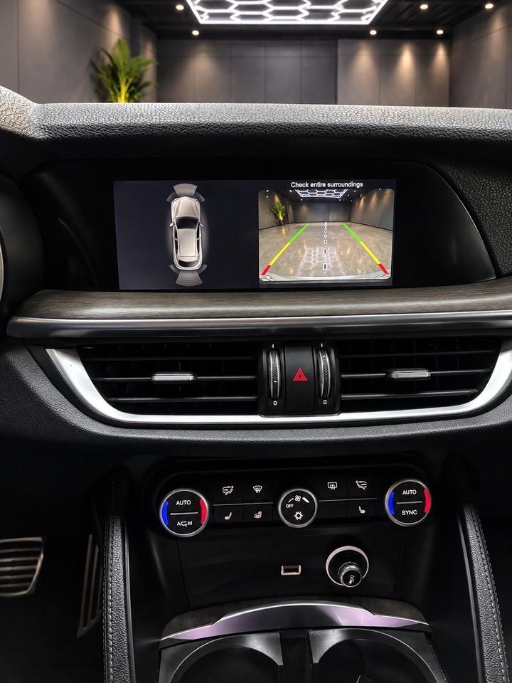 2018 Alfa Romeo Stelvio Q4 TI Sport AWD Photo