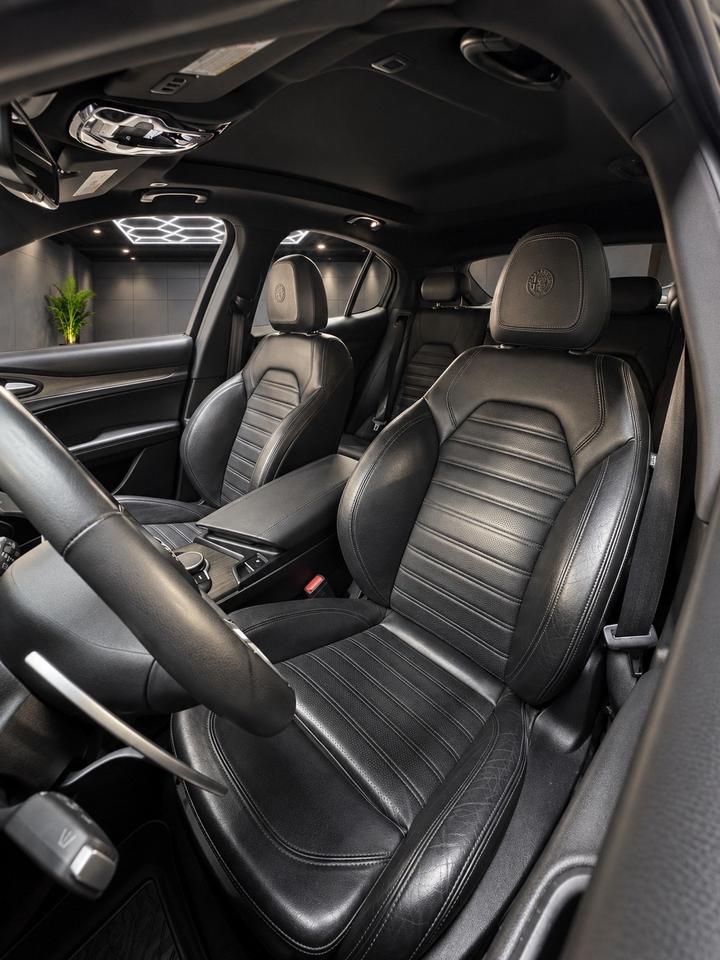 2018 Alfa Romeo Stelvio Q4 TI Sport AWD Photo