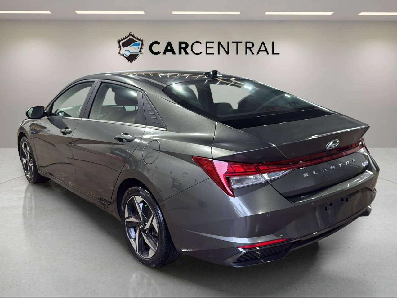 2023 Hyundai Elantra LUXURY| SUNROOF| NAVI| BLIND SPOT| CARPLAY Photo