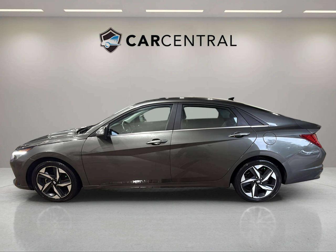 2023 Hyundai Elantra LUXURY| SUNROOF| NAVI| BLIND SPOT| CARPLAY Photo5