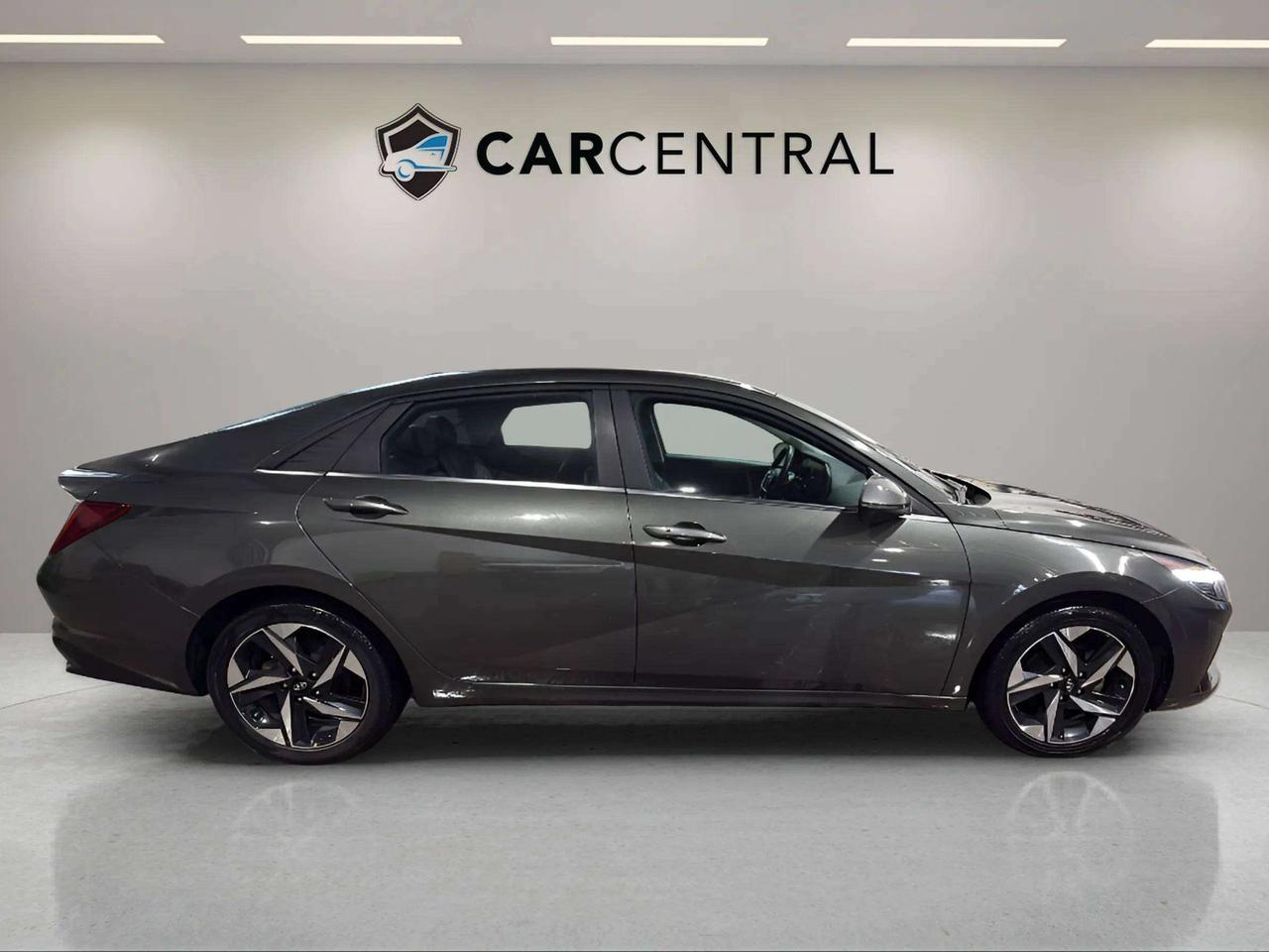2023 Hyundai Elantra LUXURY| SUNROOF| NAVI| BLIND SPOT| CARPLAY Photo