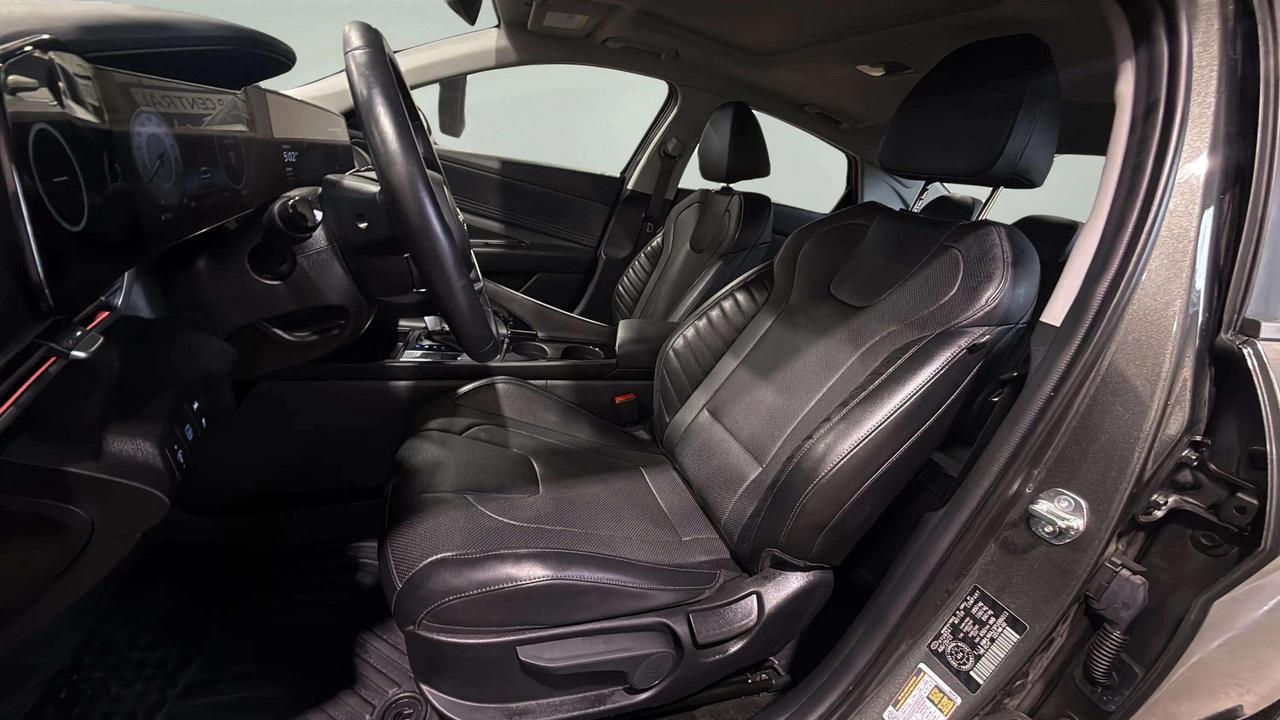 2023 Hyundai Elantra LUXURY| SUNROOF| NAVI| BLIND SPOT| CARPLAY Photo