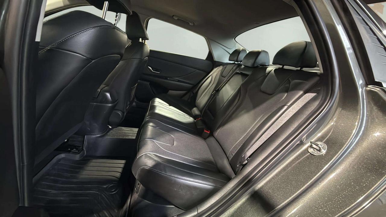 2023 Hyundai Elantra LUXURY| SUNROOF| NAVI| BLIND SPOT| CARPLAY Photo