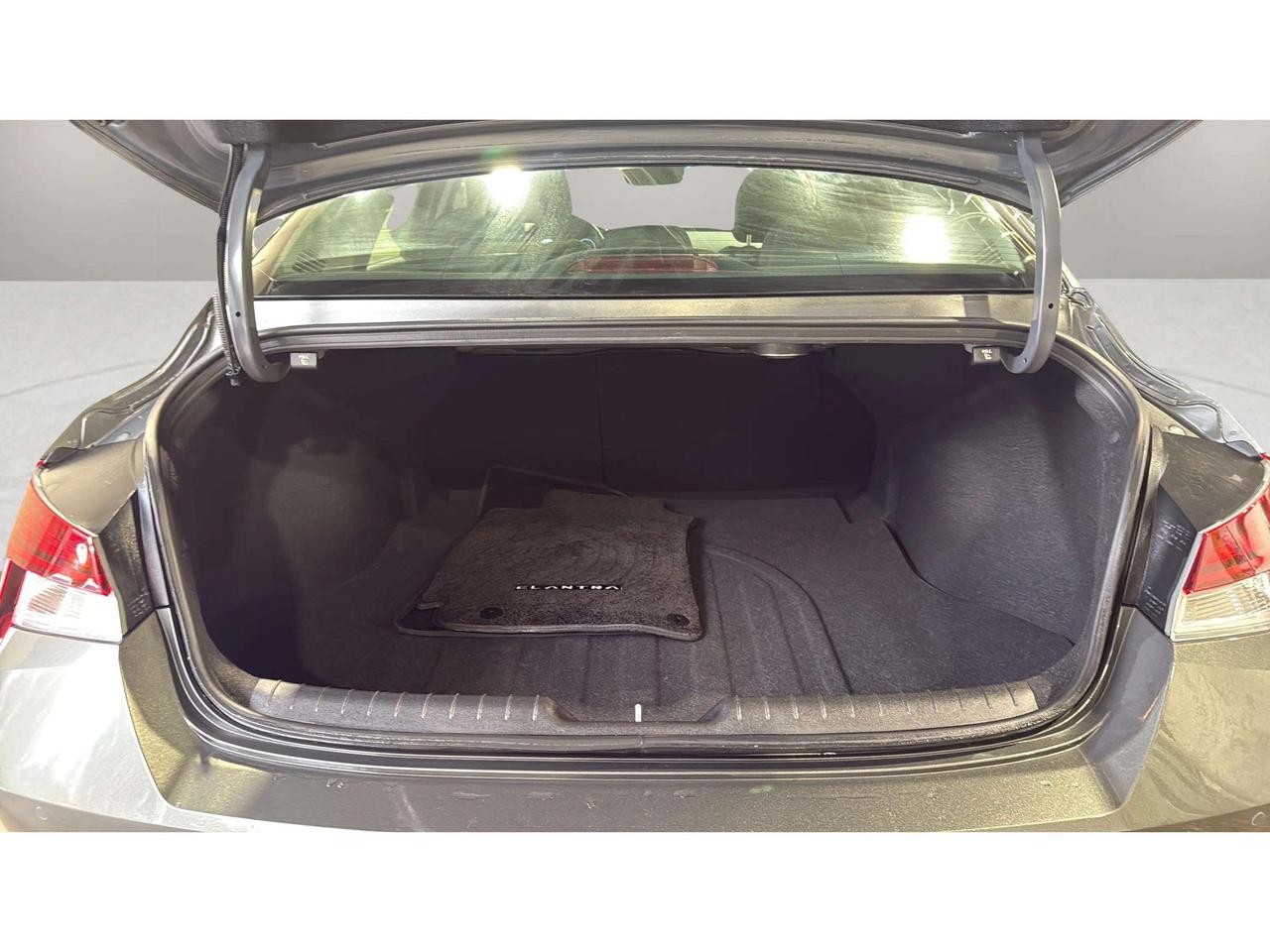2023 Hyundai Elantra LUXURY| SUNROOF| NAVI| BLIND SPOT| CARPLAY Photo