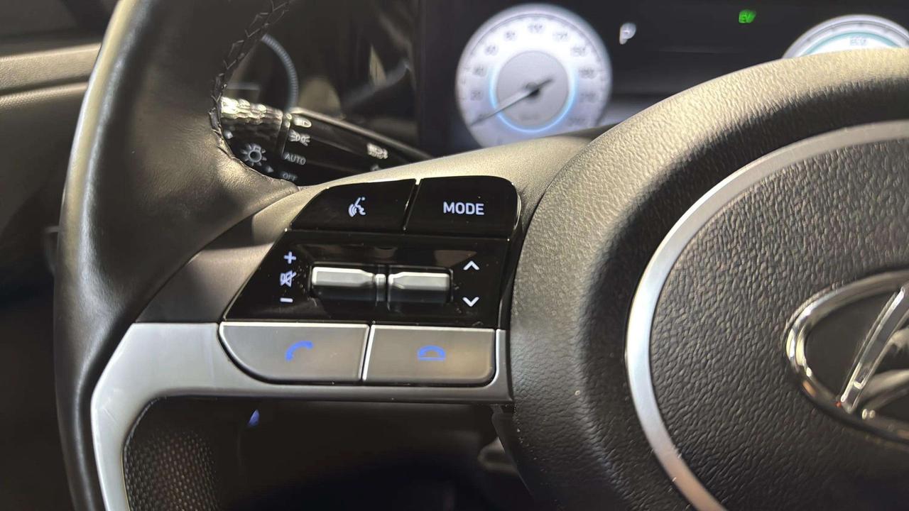 2023 Hyundai Elantra LUXURY| SUNROOF| NAVI| BLIND SPOT| CARPLAY Photo