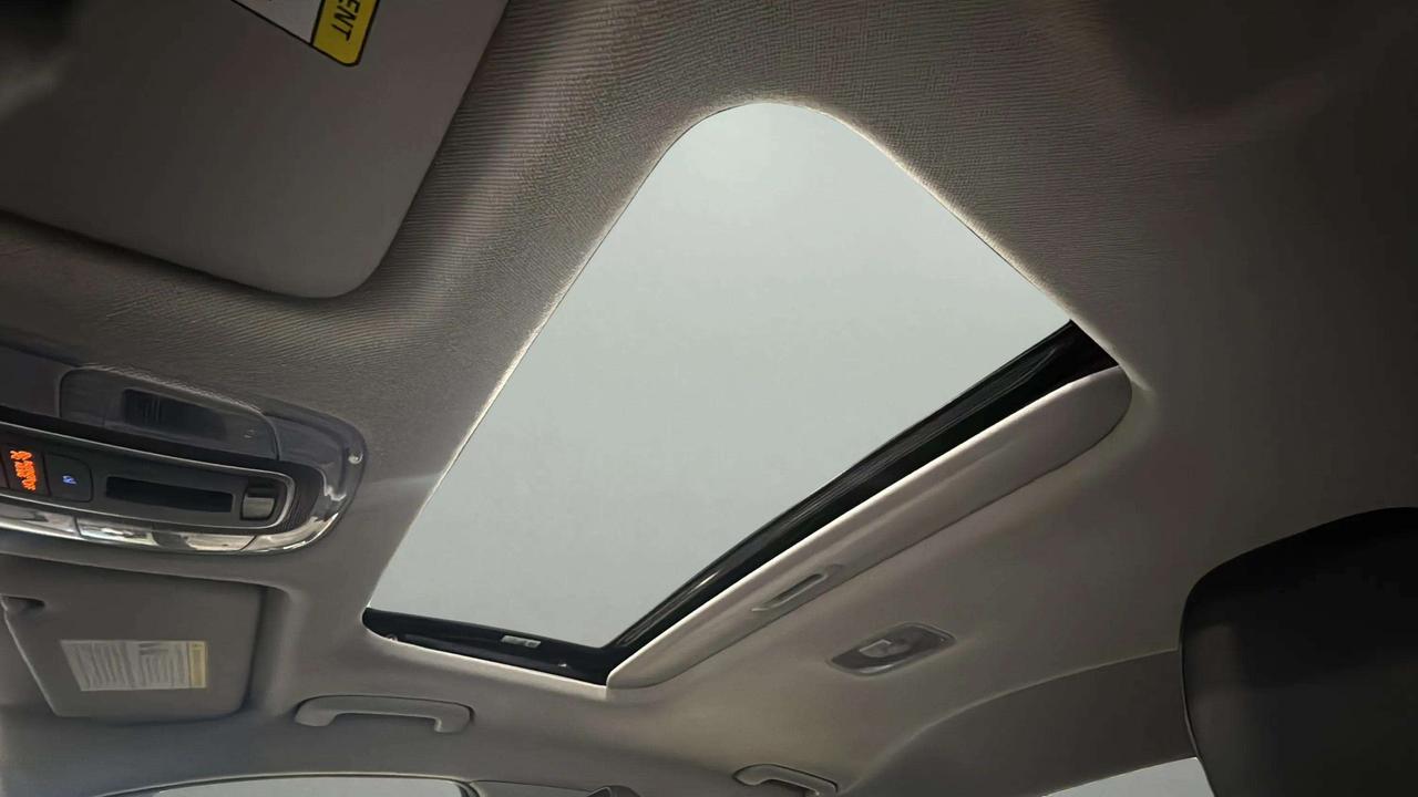 2023 Hyundai Elantra LUXURY| SUNROOF| NAVI| BLIND SPOT| CARPLAY Photo