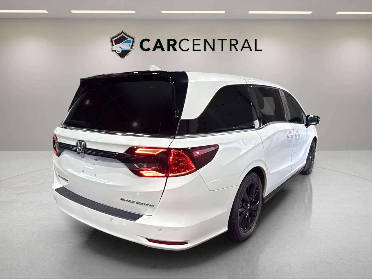2024 Honda Odyssey BLACK EDITION| CLEAN CARFAX| DVD| SUNROOF| NAVI Photo4