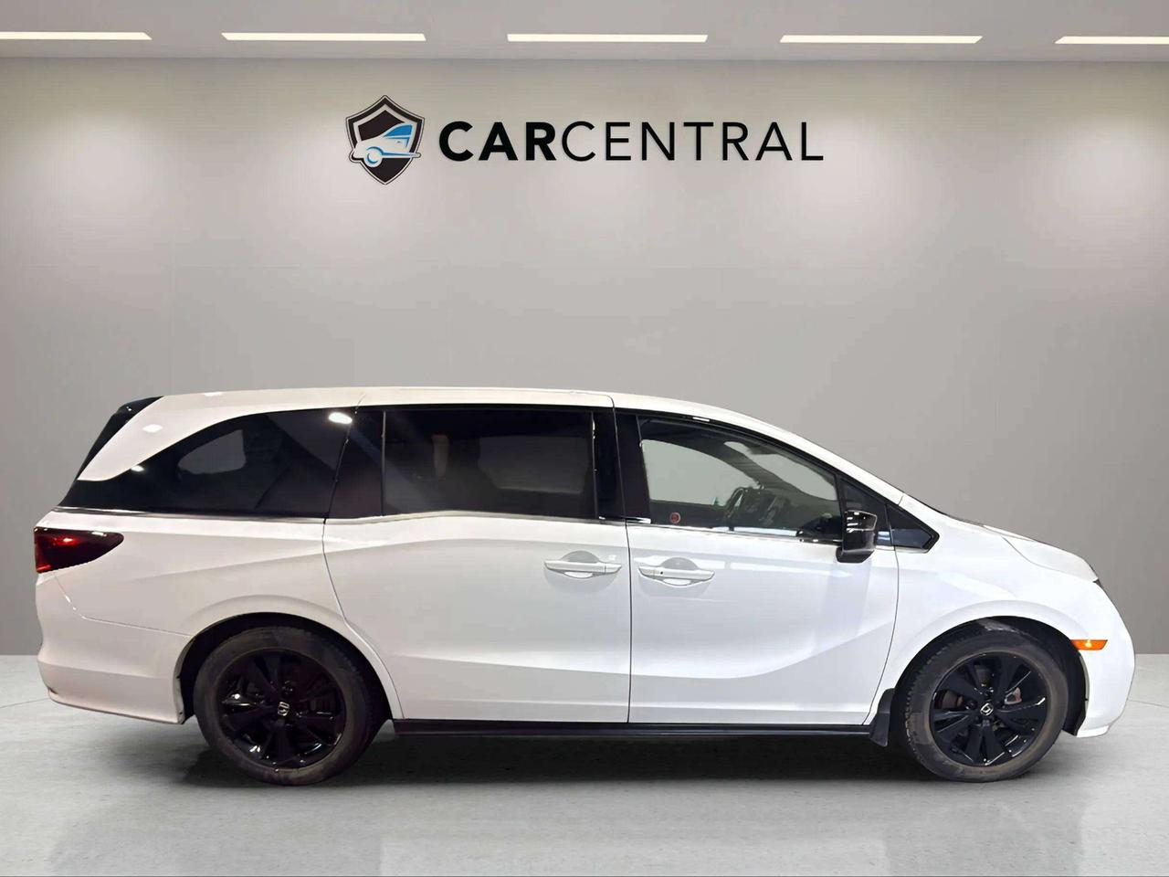 2024 Honda Odyssey BLACK EDITION| CLEAN CARFAX| DVD| SUNROOF| NAVI Photo
