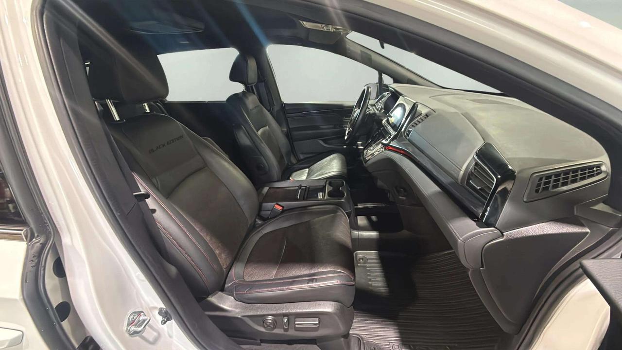 2024 Honda Odyssey BLACK EDITION| CLEAN CARFAX| DVD| SUNROOF| NAVI Photo