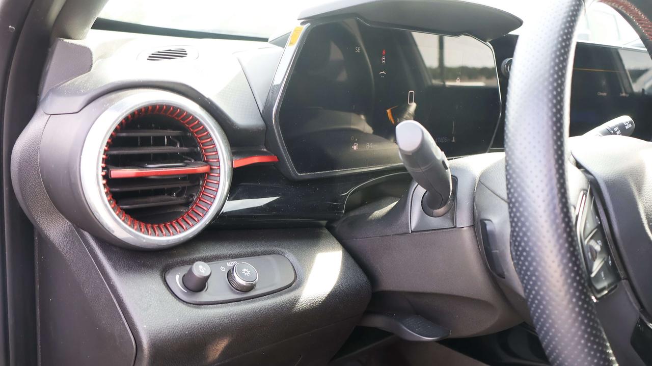 2025 Chevrolet Trax 2RS | Smart Device Integration Photo
