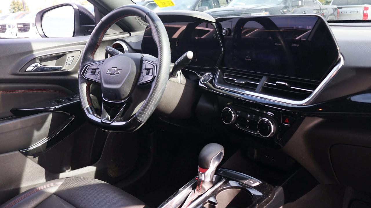 2025 Chevrolet Trax 2RS | Smart Device Integration Photo