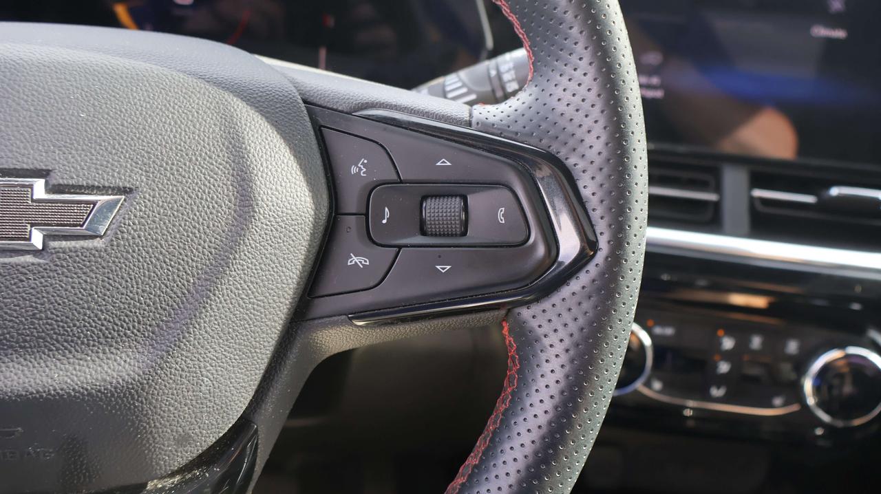 2025 Chevrolet Trax 2RS | Smart Device Integration Photo