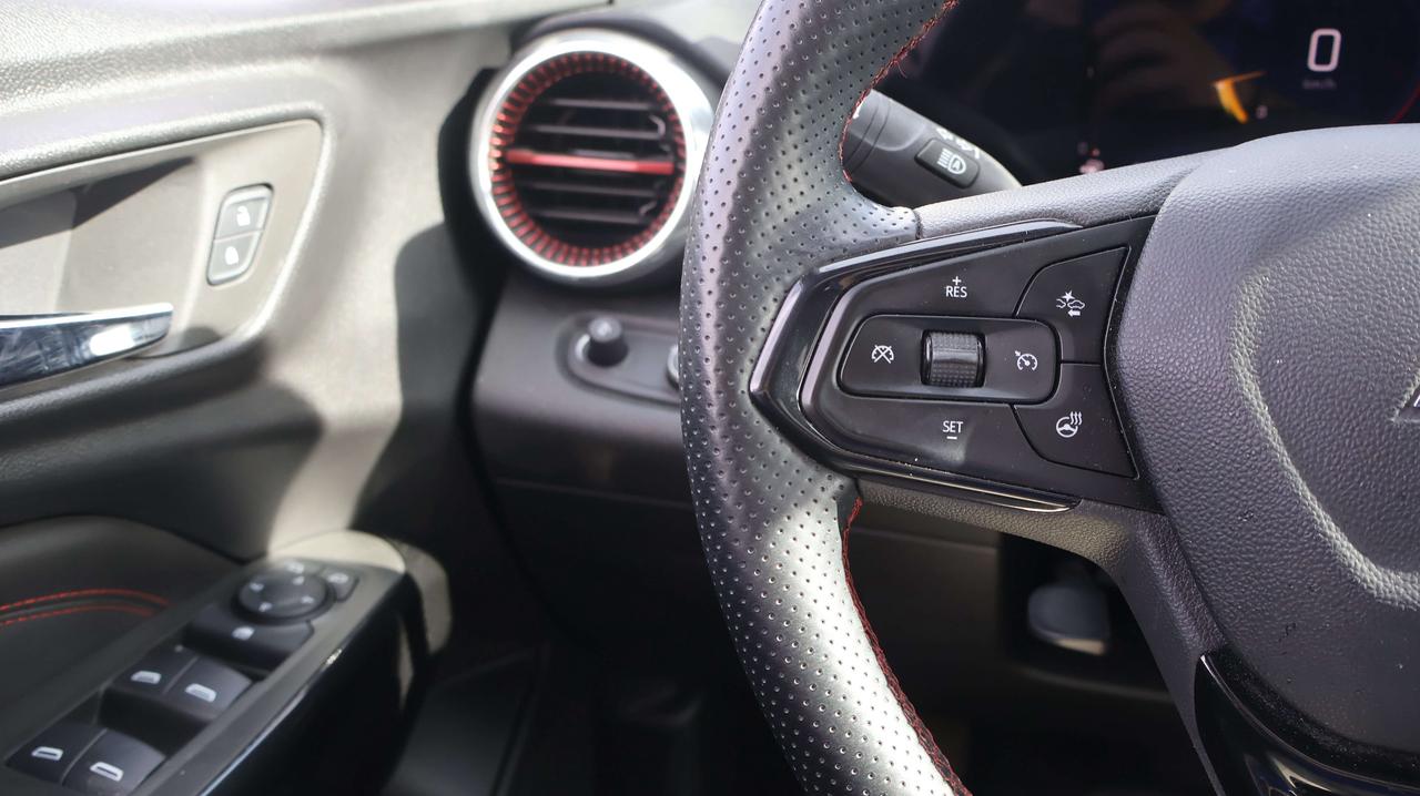 2025 Chevrolet Trax 2RS | Smart Device Integration Photo