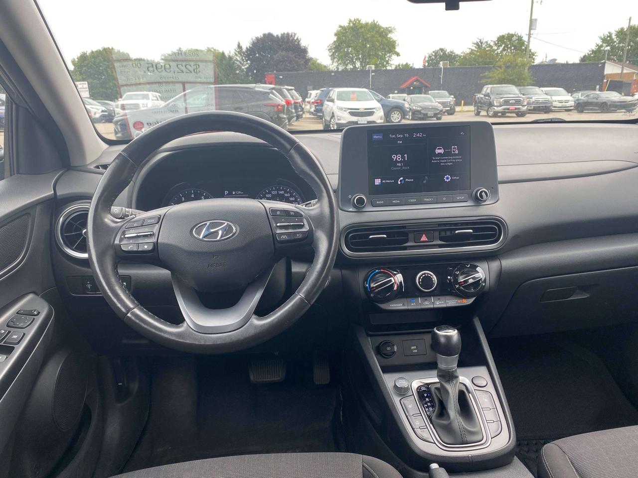 2023 Hyundai KONA PREFERRED, CLEAN CARFAX, HEATED SEATS & WHEEL! Photo