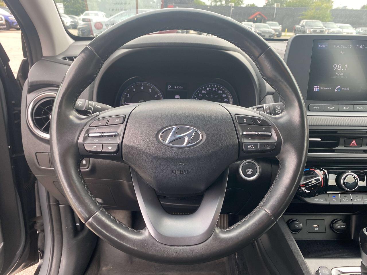 2023 Hyundai KONA PREFERRED, CLEAN CARFAX, HEATED SEATS & WHEEL! Photo