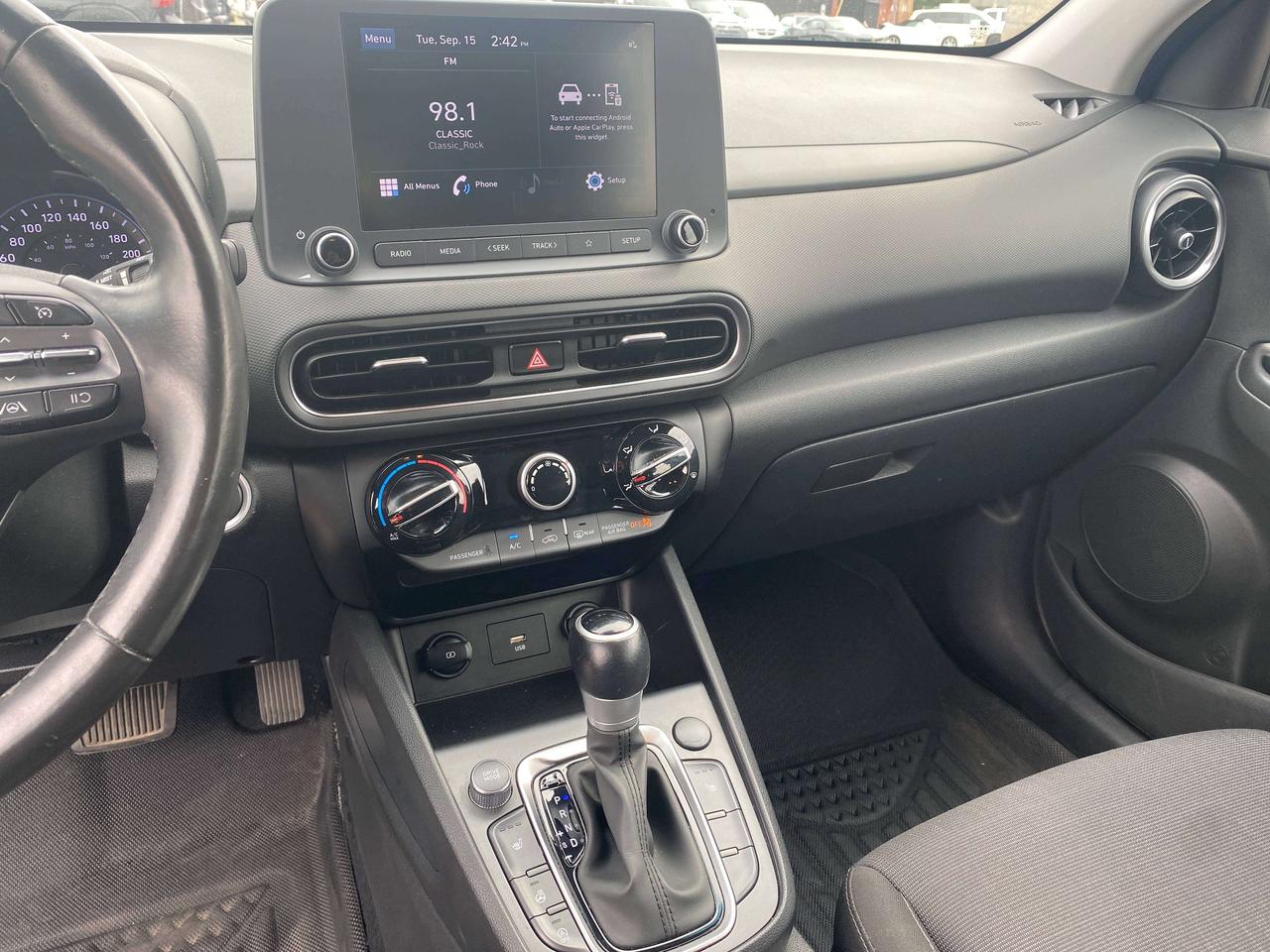 2023 Hyundai KONA PREFERRED, CLEAN CARFAX, HEATED SEATS & WHEEL! - Photo #16
