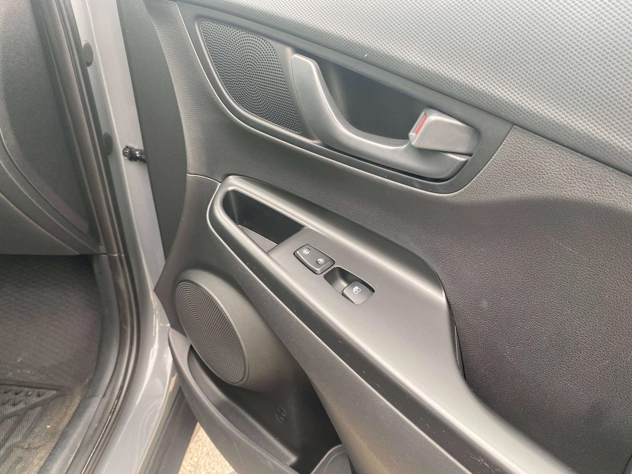 2023 Hyundai KONA PREFERRED, CLEAN CARFAX, HEATED SEATS & WHEEL! Photo