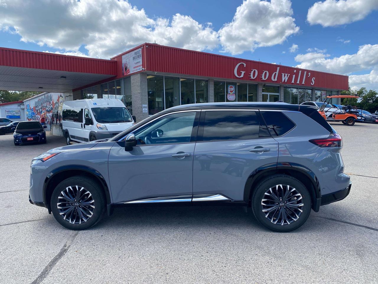2024 Nissan Rogue PLATINUM, CLEAN CARFAX, SUNROOF, REMOTE START! Photo