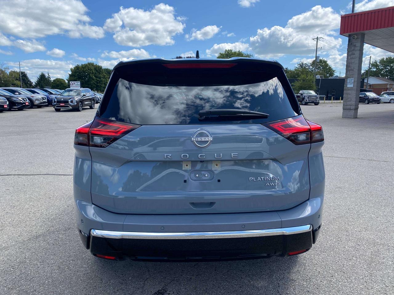 2024 Nissan Rogue PLATINUM, CLEAN CARFAX, SUNROOF, REMOTE START! Photo