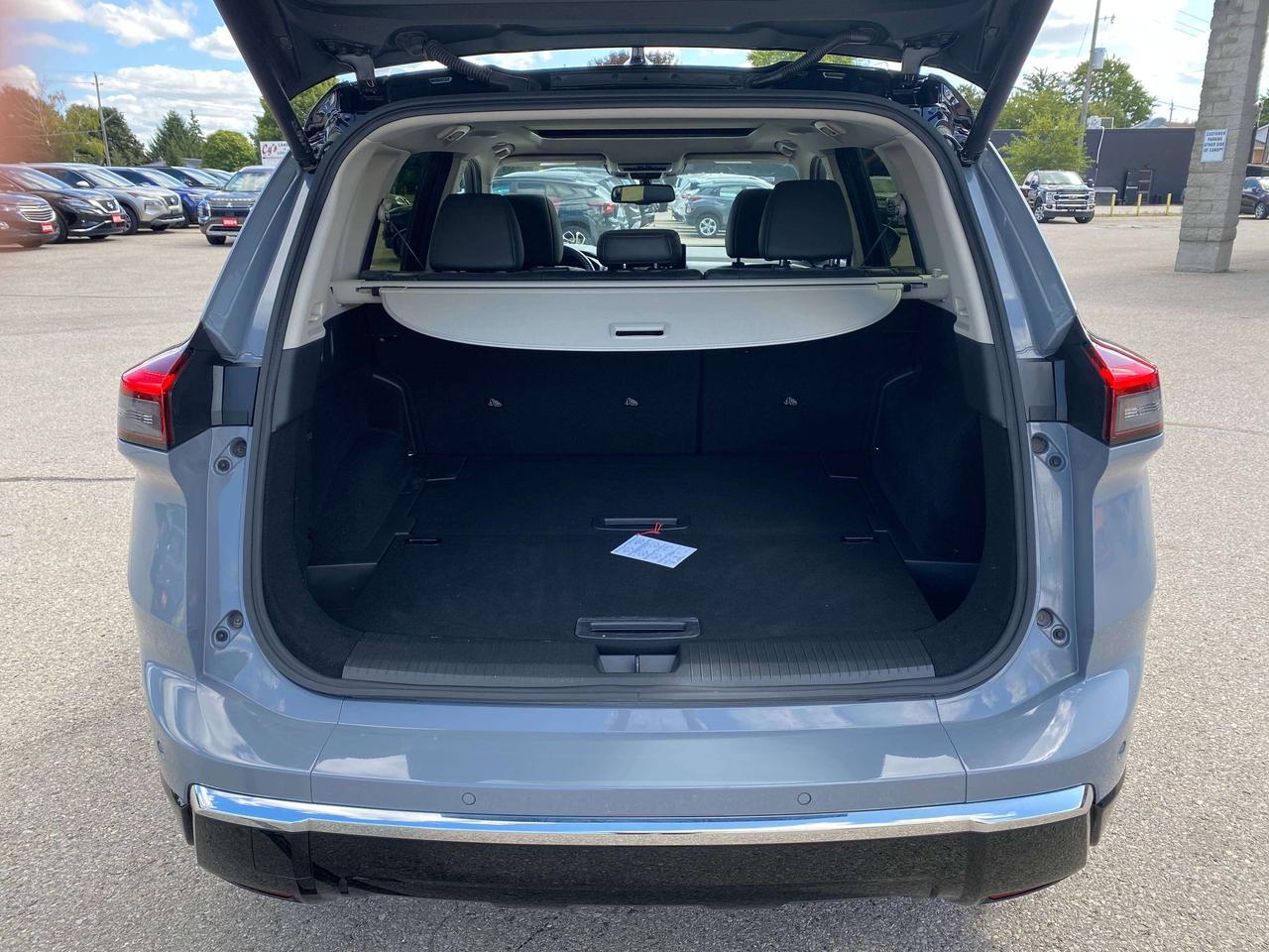 2024 Nissan Rogue PLATINUM, CLEAN CARFAX, SUNROOF, REMOTE START! Photo