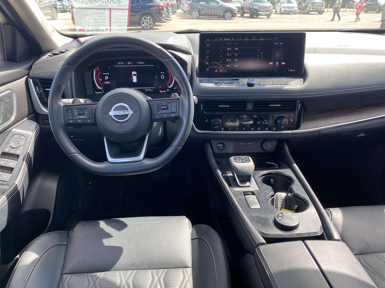 2024 Nissan Rogue PLATINUM, CLEAN CARFAX, SUNROOF, REMOTE START! - Photo #16