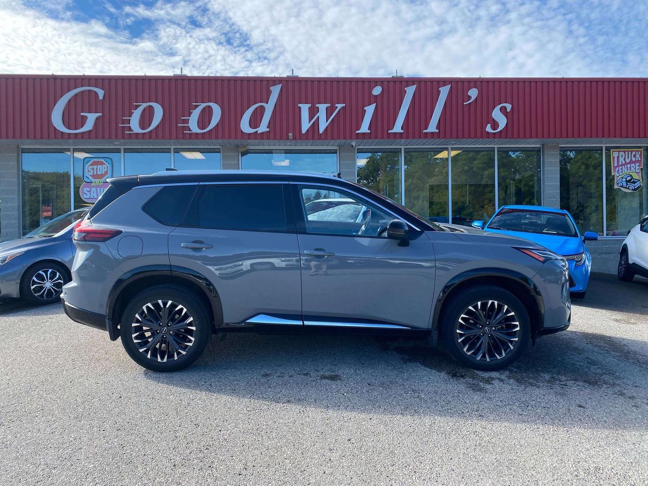 2024 Nissan Rogue PLATINUM, CLEAN CARFAX, SUNROOF, REMOTE START! Photo