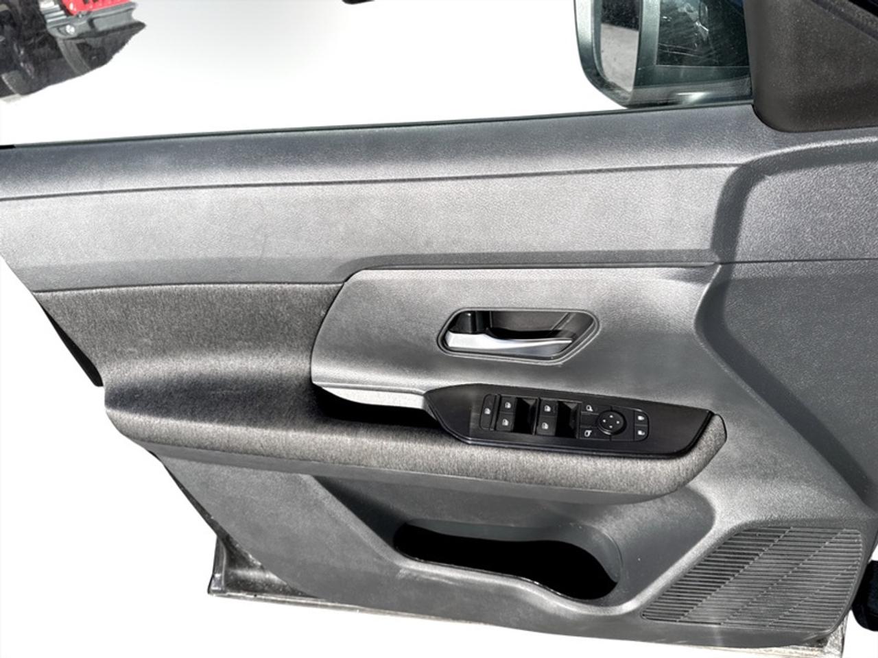 2026 Nissan Kicks SV  **APPLE CP - HEATED SW** Photo