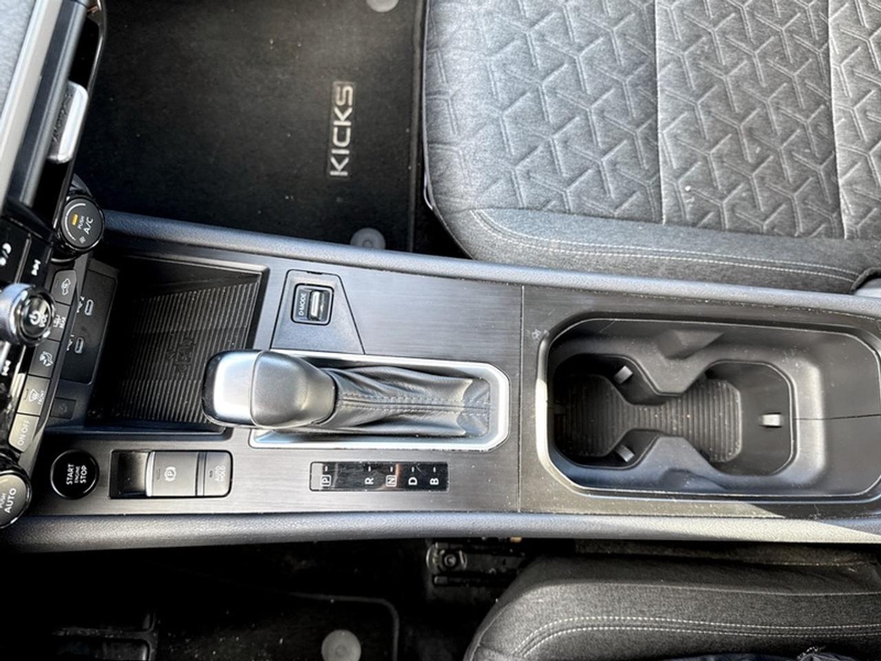 2026 Nissan Kicks SV  **APPLE CP - HEATED SW** Photo