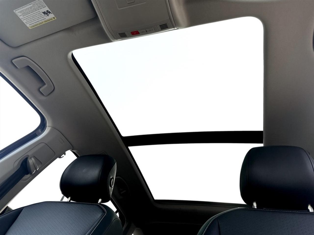 2024 Volkswagen Tiguan Comfortline w/Third Row Pkg  *CLEAN CF* Photo