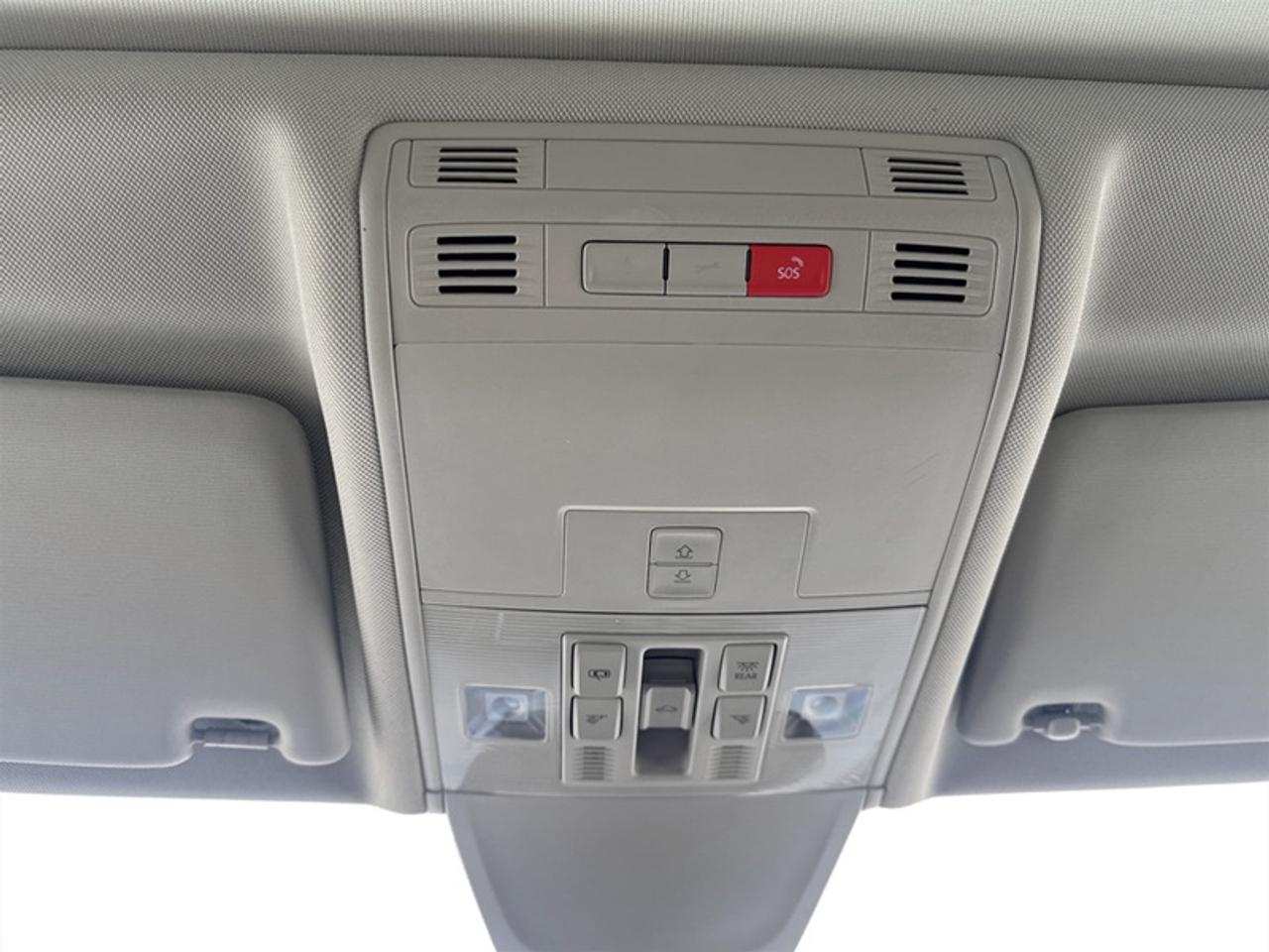 2024 Volkswagen Tiguan Comfortline w/Third Row Pkg  *CLEAN CF* Photo