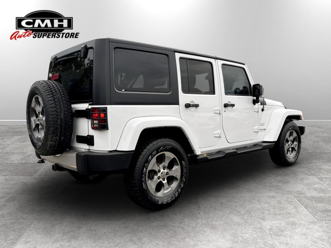 2018 Jeep Wrangler Unlimited Sahara  **LOW MILEAGE** Photo4