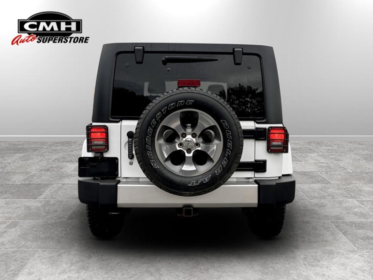 2018 Jeep Wrangler Unlimited Sahara  **LOW MILEAGE** Photo
