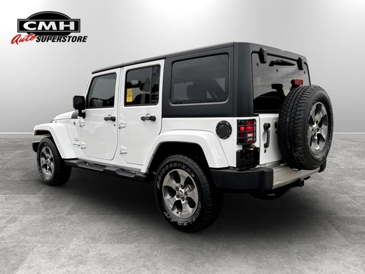 2018 Jeep Wrangler Unlimited Sahara  **LOW MILEAGE** Photo