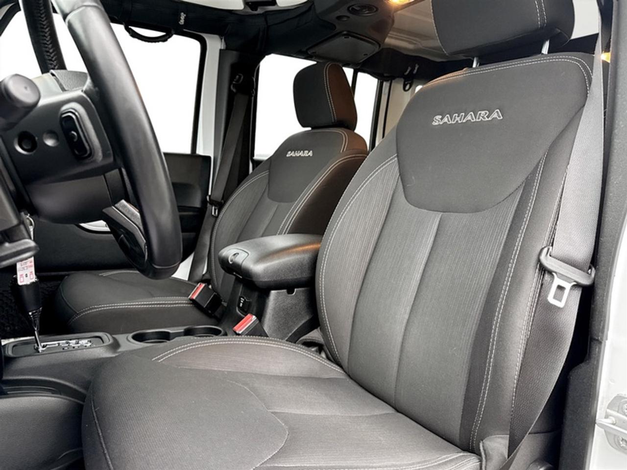 2018 Jeep Wrangler Unlimited Sahara  **LOW MILEAGE** Photo