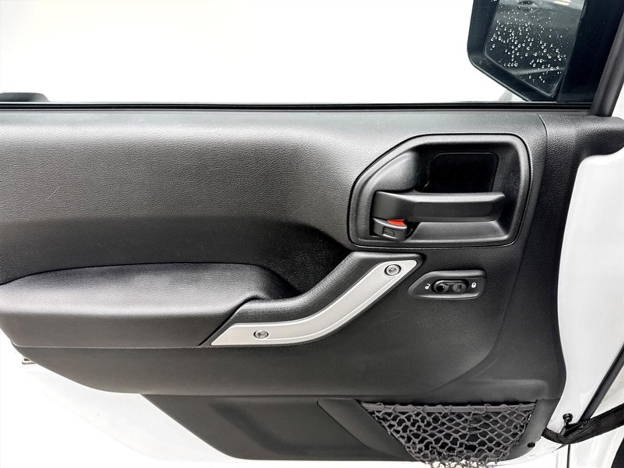2018 Jeep Wrangler Unlimited Sahara  **LOW MILEAGE** Photo
