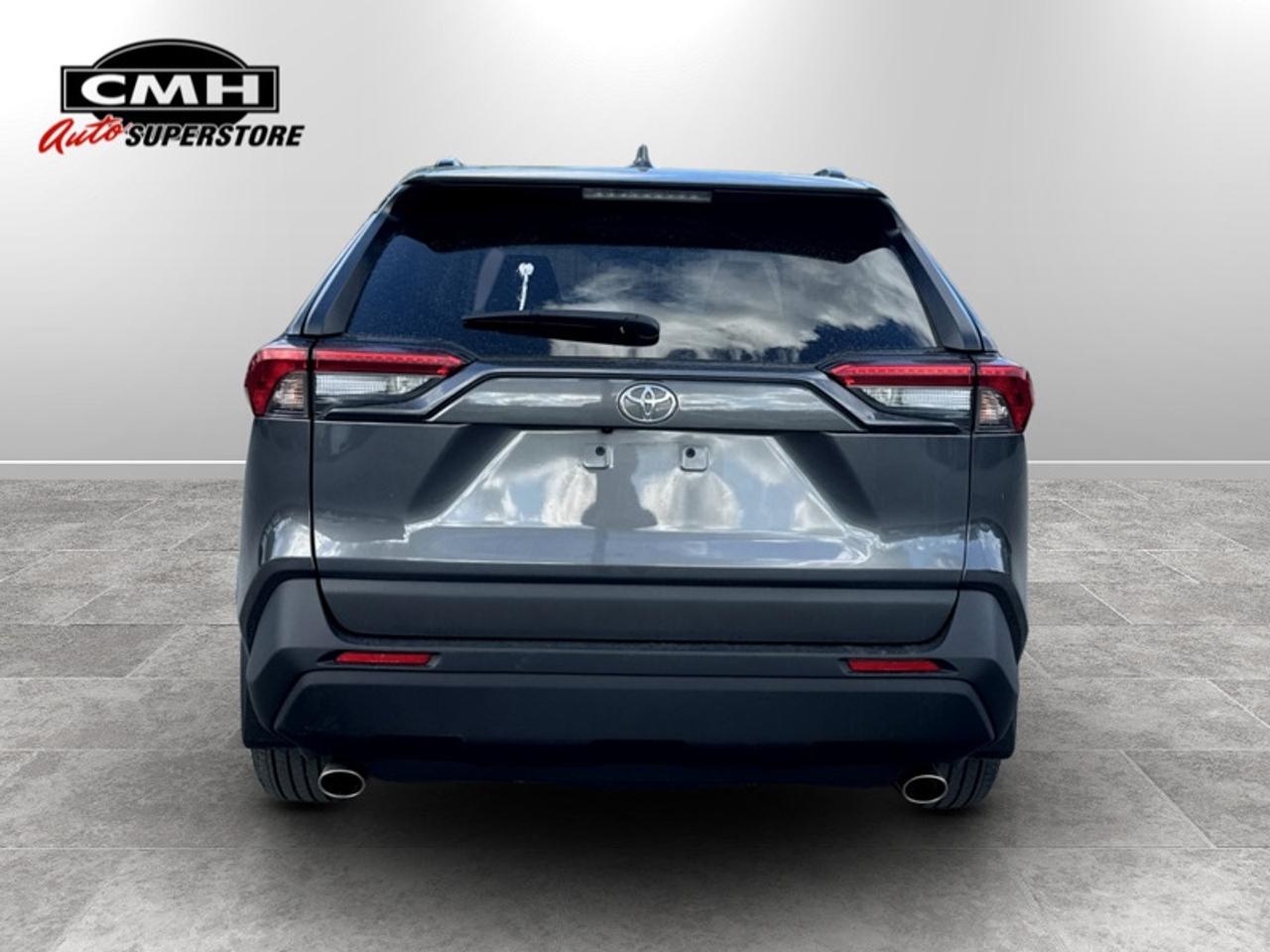 2020 Toyota RAV4 XLE  **LOW MILEAGE** Photo