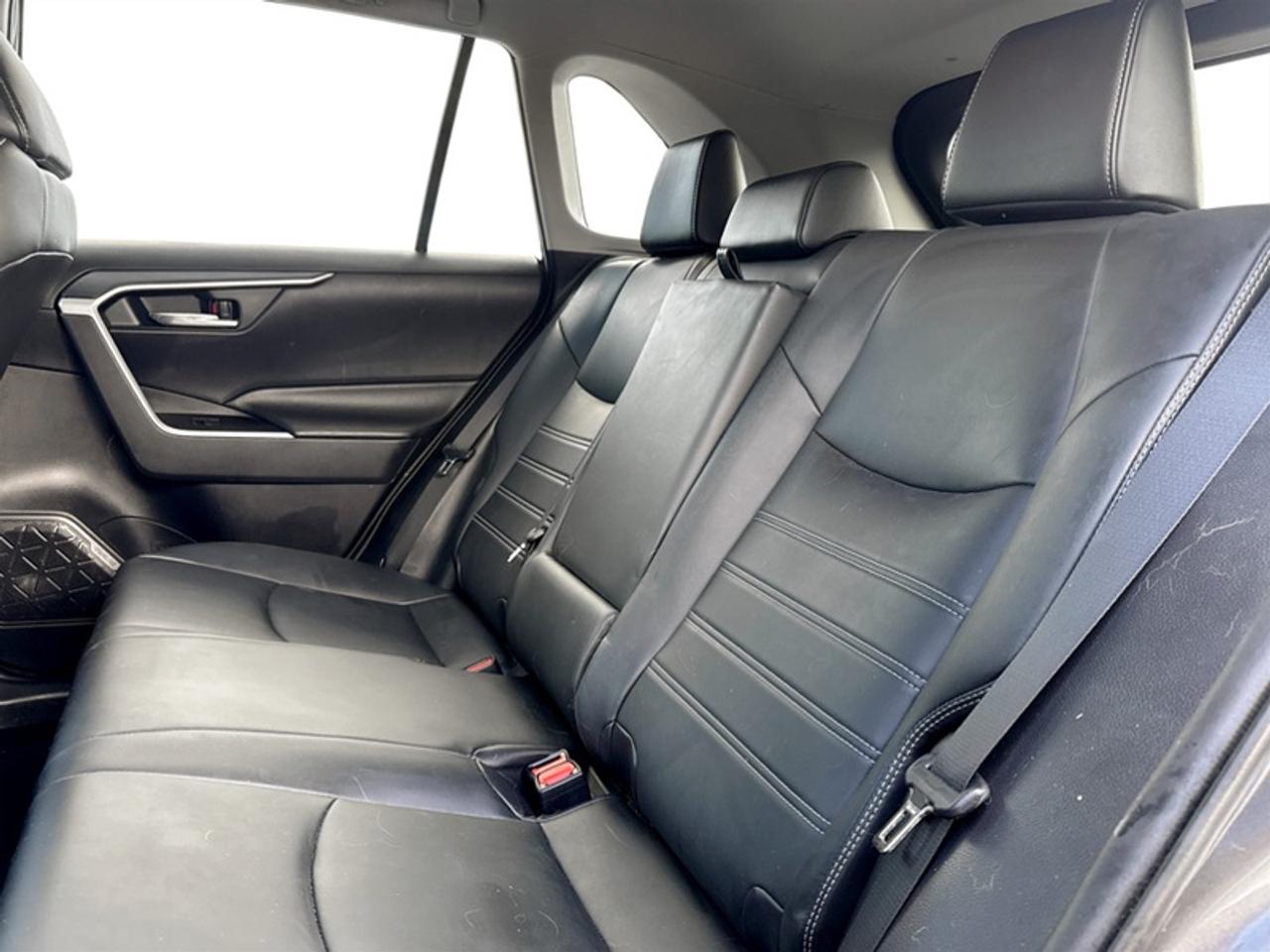2020 Toyota RAV4 XLE  **LOW MILEAGE** Photo