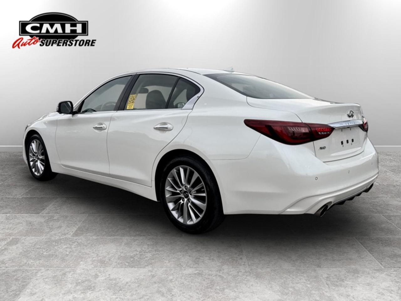 2022 Infiniti Q50 LUXE  **ONE OWNER - LOW KMS** Photo2
