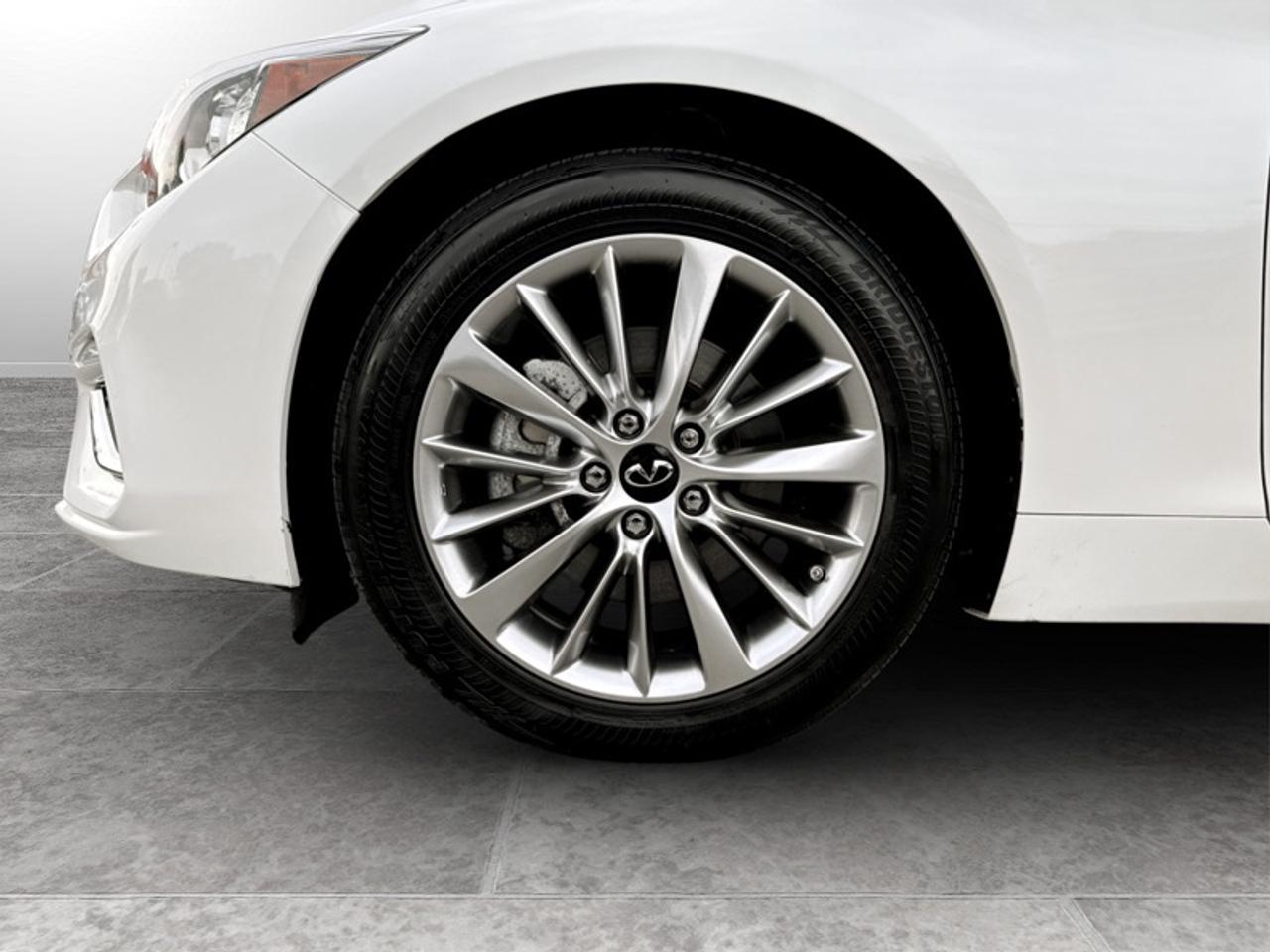 2022 Infiniti Q50 LUXE  **ONE OWNER - LOW KMS** Photo