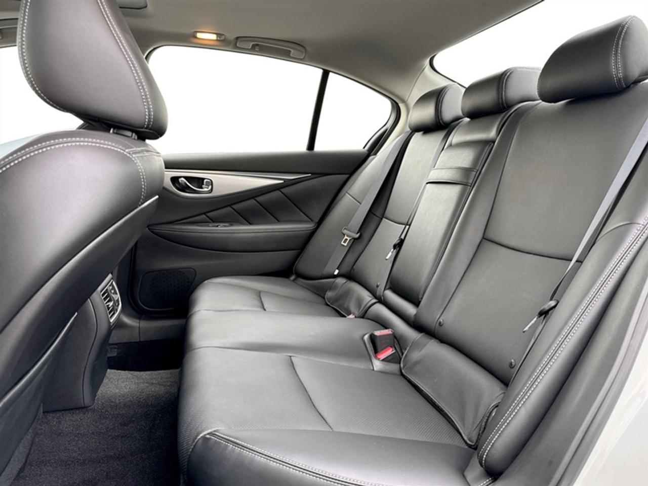 2022 Infiniti Q50 LUXE  **ONE OWNER - LOW KMS** Photo