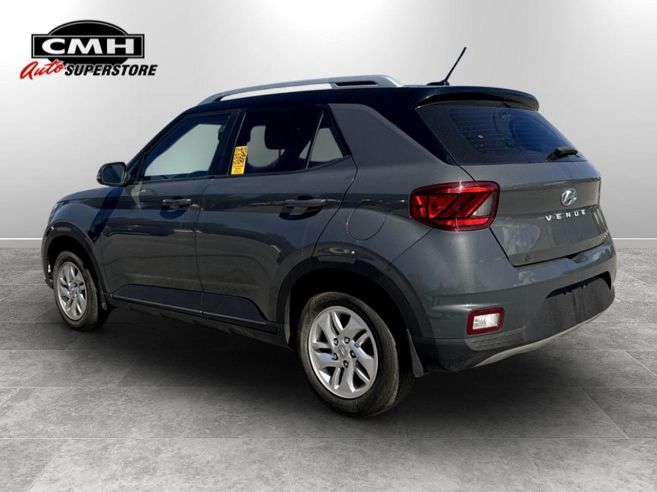2023 Hyundai Venue Preferred w/Two-Tone  *CLEAN CARFAX* Photo
