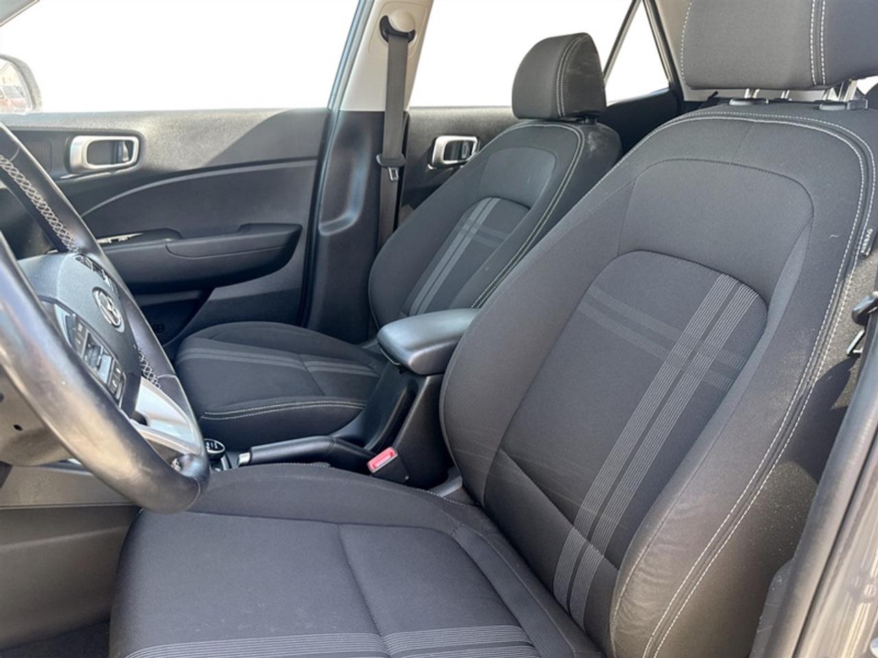 2023 Hyundai Venue Preferred w/Two-Tone  *CLEAN CARFAX* Photo