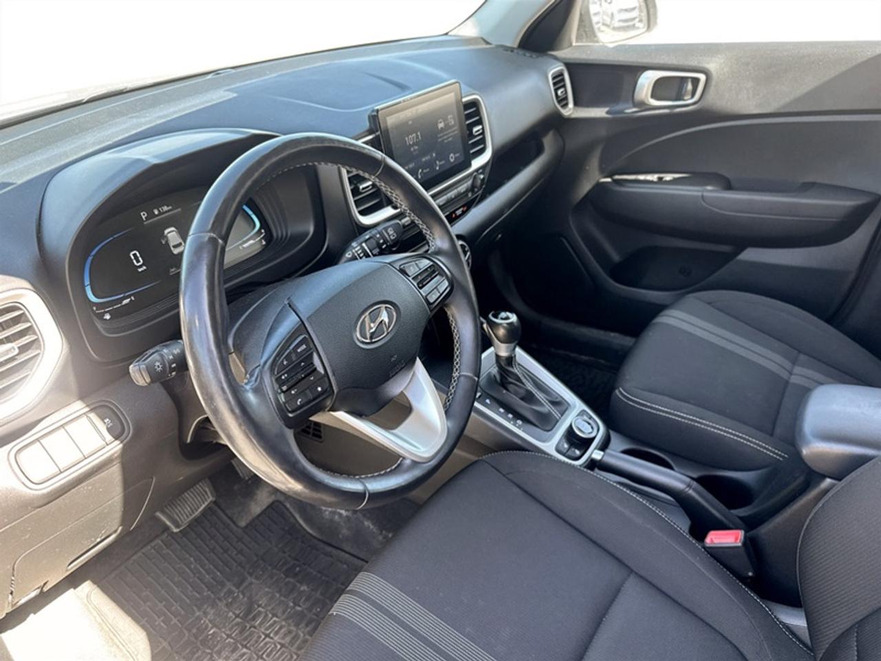 2023 Hyundai Venue Preferred w/Two-Tone  *CLEAN CARFAX* Photo