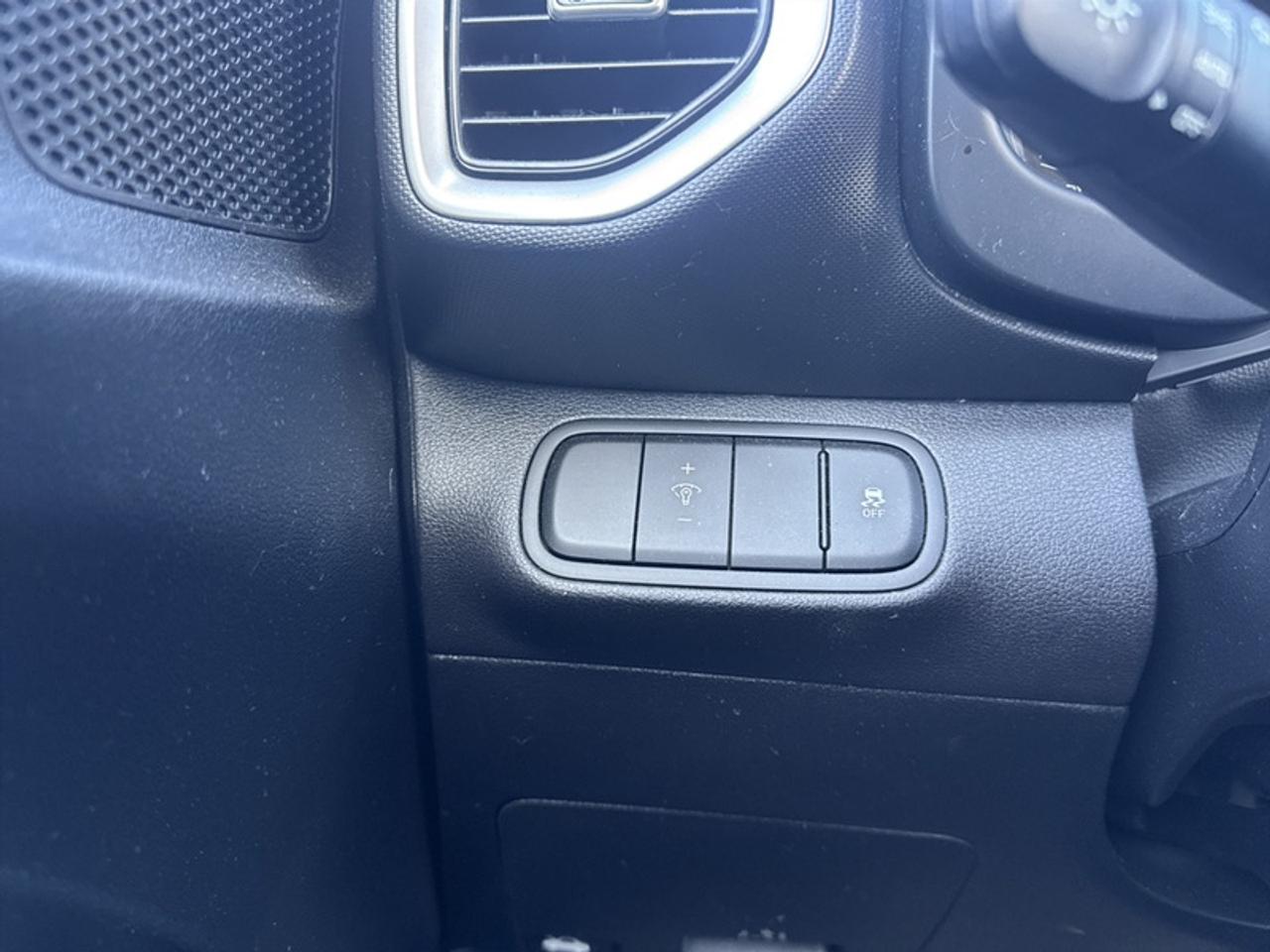 2023 Hyundai Venue Preferred w/Two-Tone  *CLEAN CARFAX* Photo