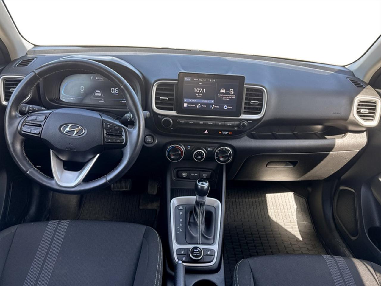 2023 Hyundai Venue Preferred w/Two-Tone  *CLEAN CARFAX* Photo