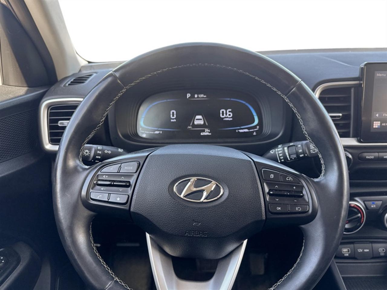 2023 Hyundai Venue Preferred w/Two-Tone  *CLEAN CARFAX* Photo