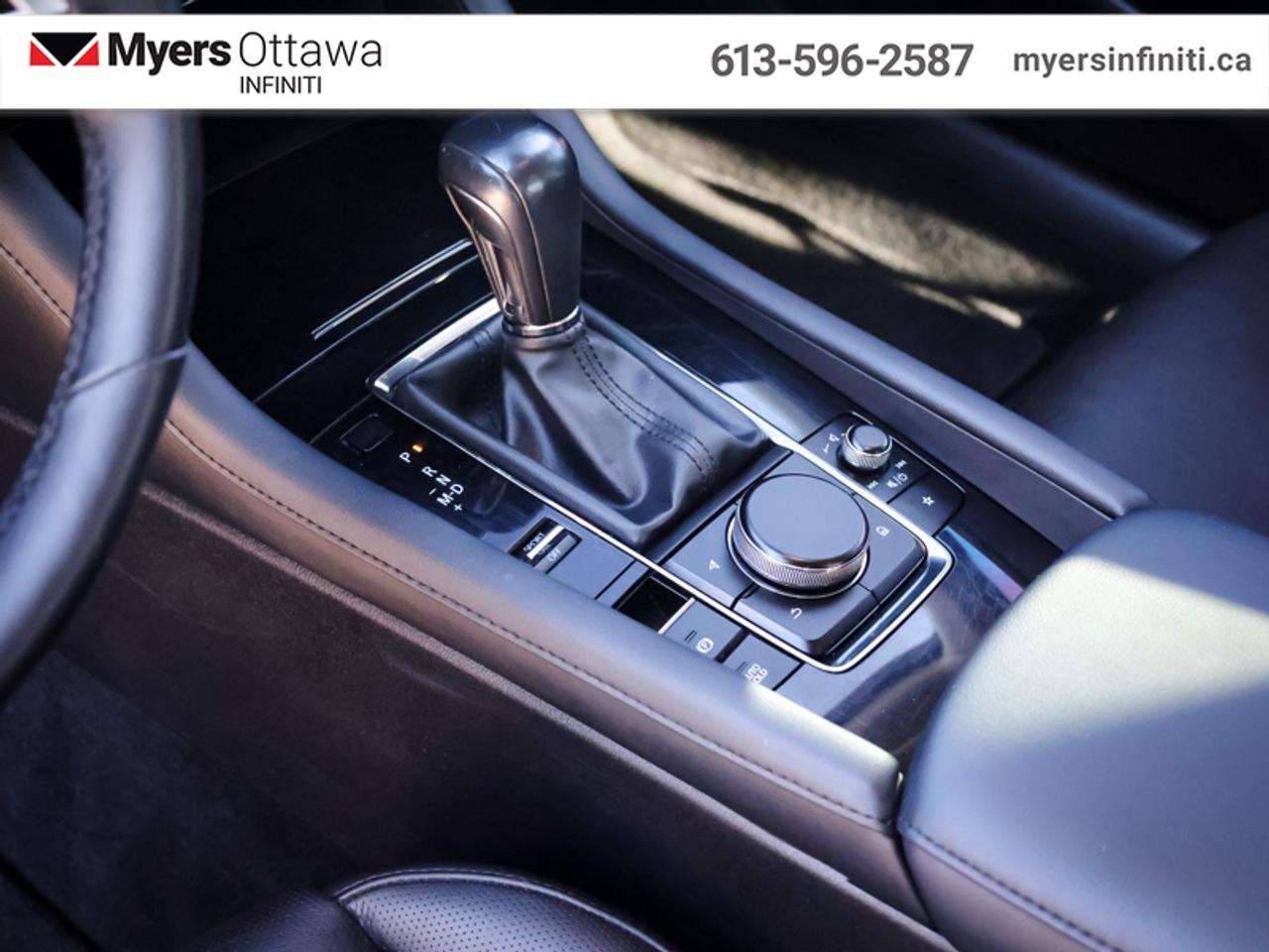 2022 Mazda MAZDA3 GT  Leather, Sunroof, Heated Seats. Photo